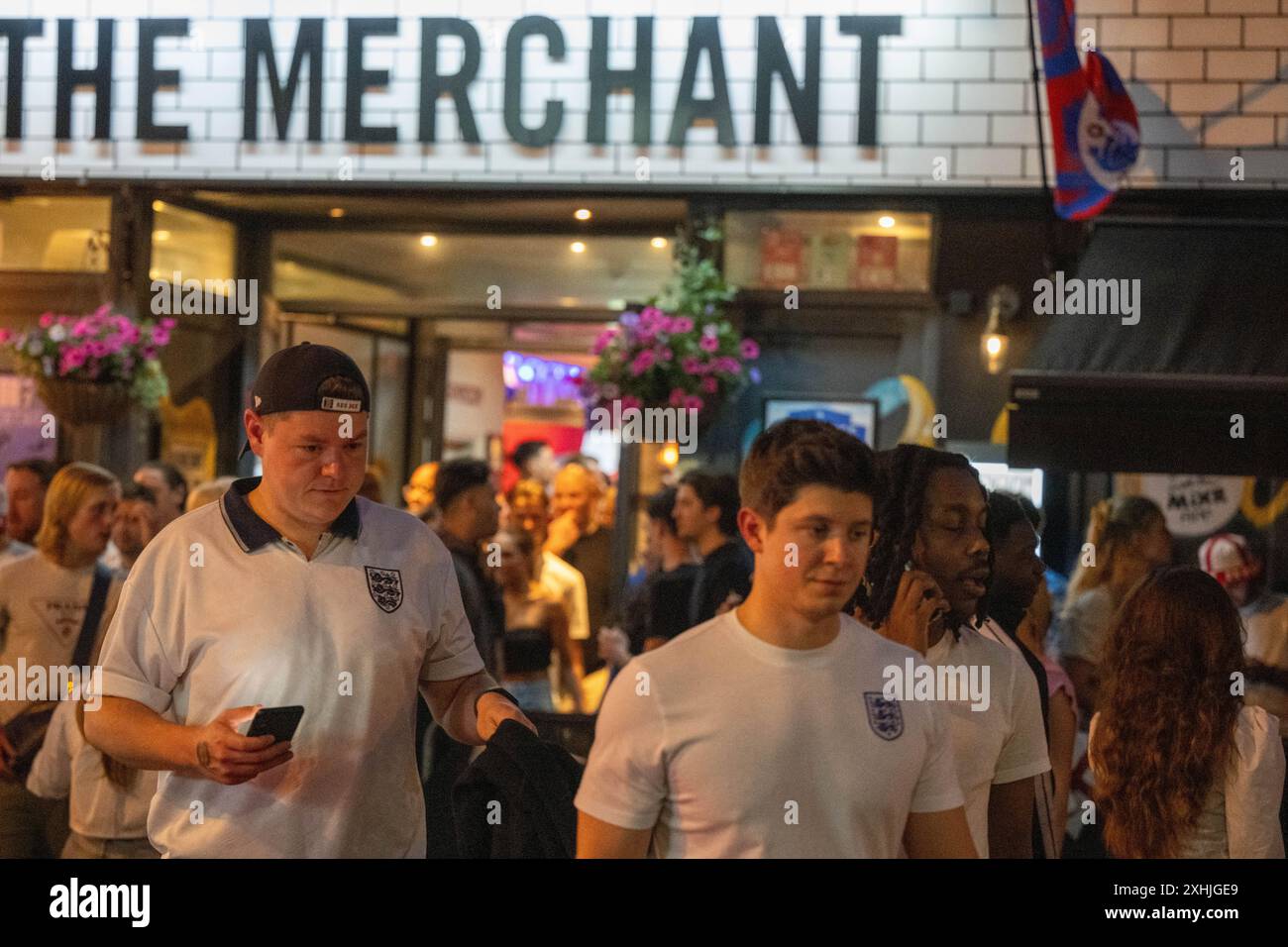 Brentwood Essex 14 luglio 2024 ha abbattuto i tifosi a Brentwood, Essex alla finale di Euro Cup tra Inghilterra e Spagna crediti: Ian Davidson/Alamy Live News Foto Stock