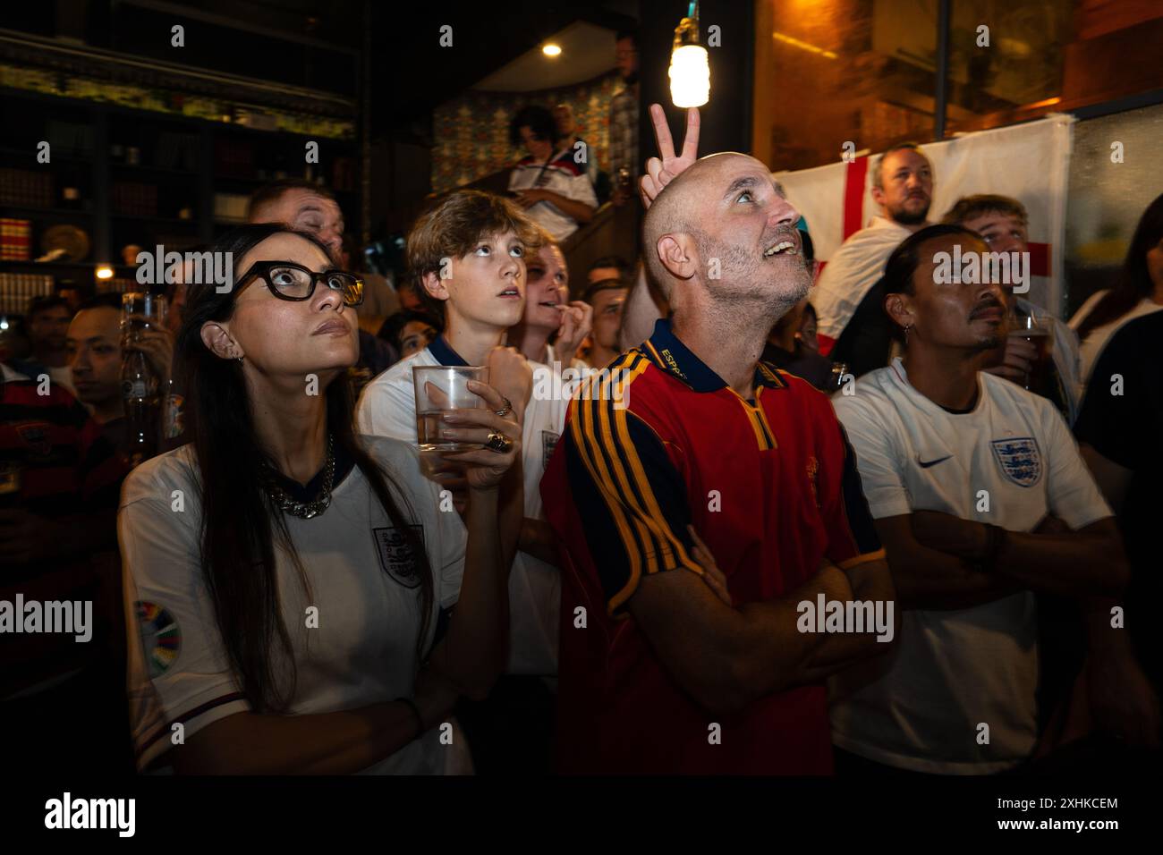 Città del Messico, città del Messico. 14 luglio 2024. I tifosi inglesi guardano l'Inghilterra giocare contro la Spagna nella finale del Campionato europeo 2024 al British Pub ÔThe Duke of LisbonÕ a città del Messico, città del Messico, 14 luglio 2024. Crediti: Lexie Harrison-Cripps/Alamy Live News Foto Stock