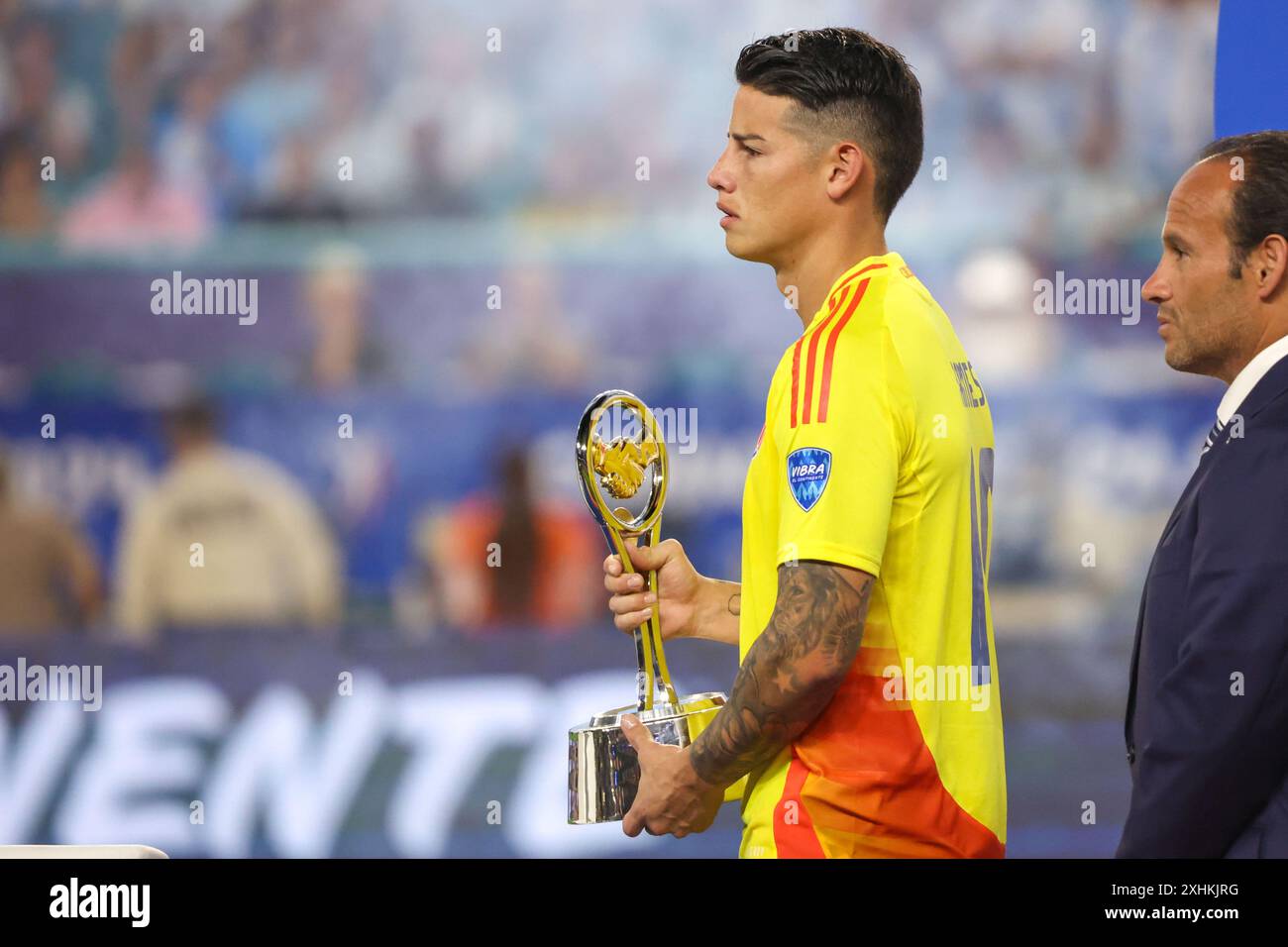 Miami, Stati Uniti. 15 luglio 2024. James Rodriguez della Colombia con il trofeo durante la partita CONMEBOL Copa America USA 2024 tra Argentina e Colombia all'Hard Rock Stadium il 15 luglio 2024 a Miami Gardens, Stati Uniti. Crediti: Brasile Photo Press/Alamy Live News Foto Stock