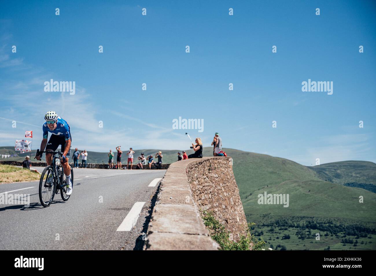 Foto di Zac Williams/SWpix.com - 14/07/2024 - Ciclismo - Tour de France 2024 - tappa 15, Loudenvielle - Plateau de Beille, Francia - Oier Lazkano, Team Movistar. Crediti: SWpix/Alamy Live News Foto Stock