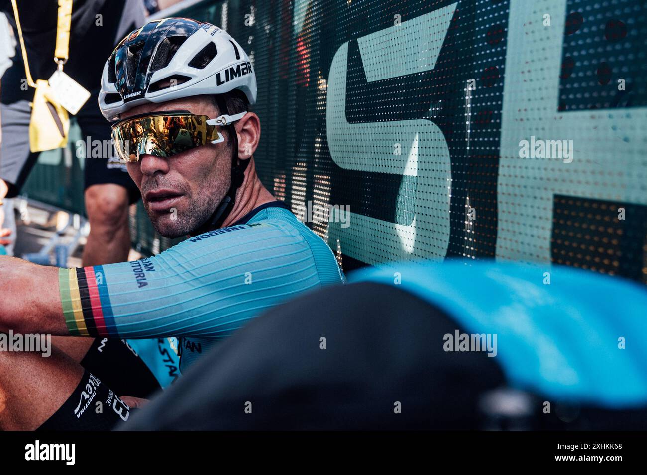 Foto di Zac Williams/SWpix.com - 14/07/2024 - Ciclismo - Tour de France 2024 - tappa 15, Loudenvielle - Plateau de Beille, Francia - Mark Cavendish, Astana Qazaqstan. Crediti: SWpix/Alamy Live News Foto Stock