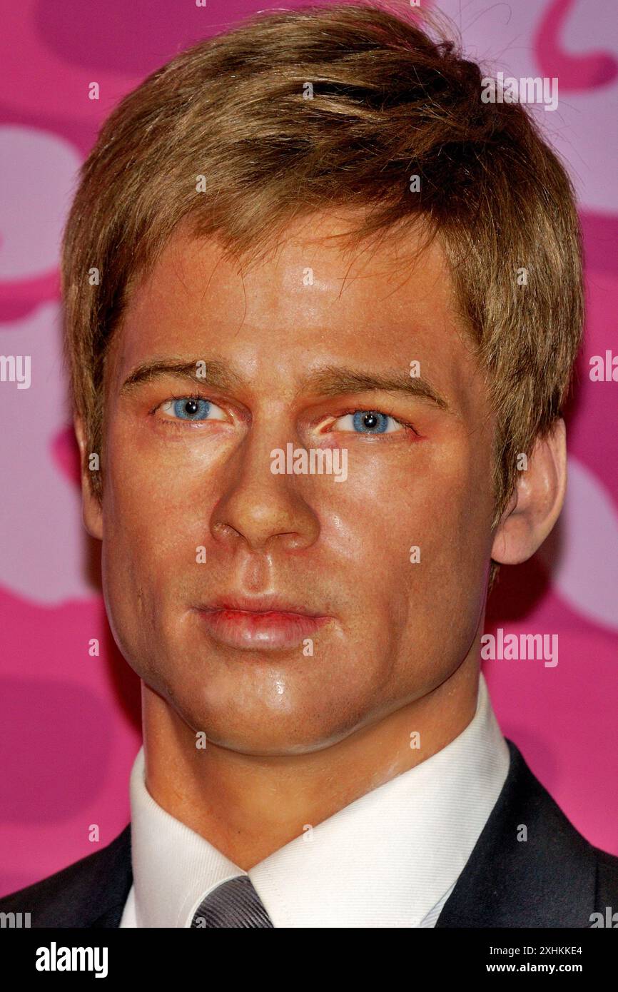 Statua delle cere di Brad Pitt, museo delle cere di Madame Tussauds, situato presso la Peak Tower sull'Isola di Hong Kong Foto Stock