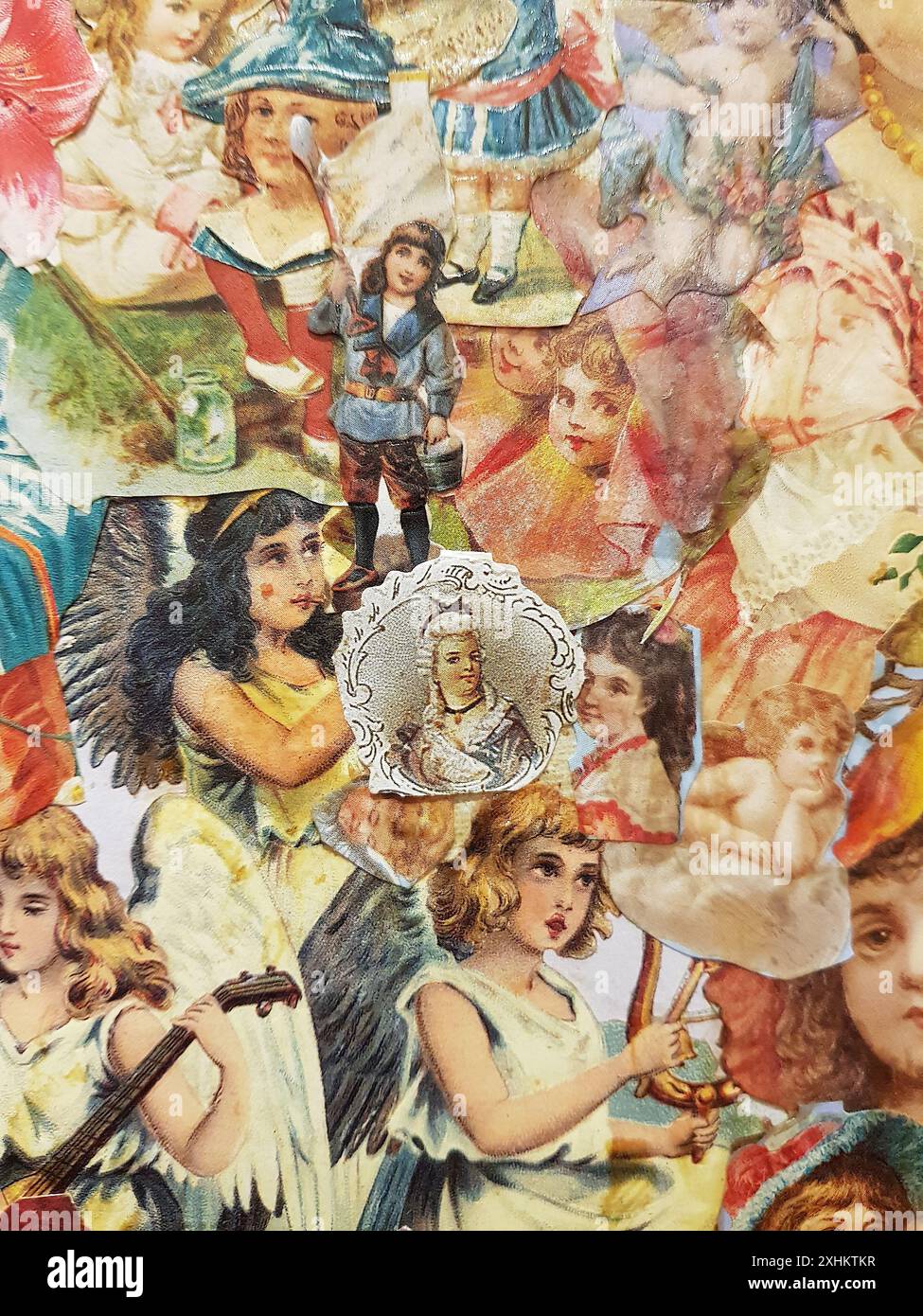 Decoupage vittoriano che mostra donne e ragazze. Foto Stock