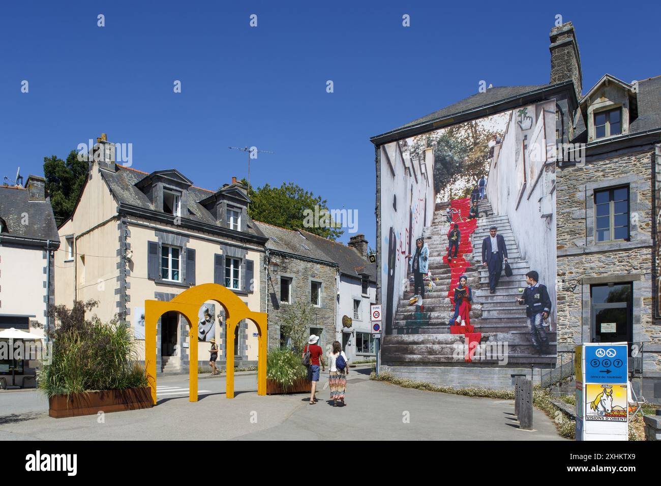 Francia, Morbihan, la Gacilly, la Gacilly Photo Festival, esperienza fotografica immersiva e ambulatoriale nel cuore di una trentina di persone all'aperto Foto Stock