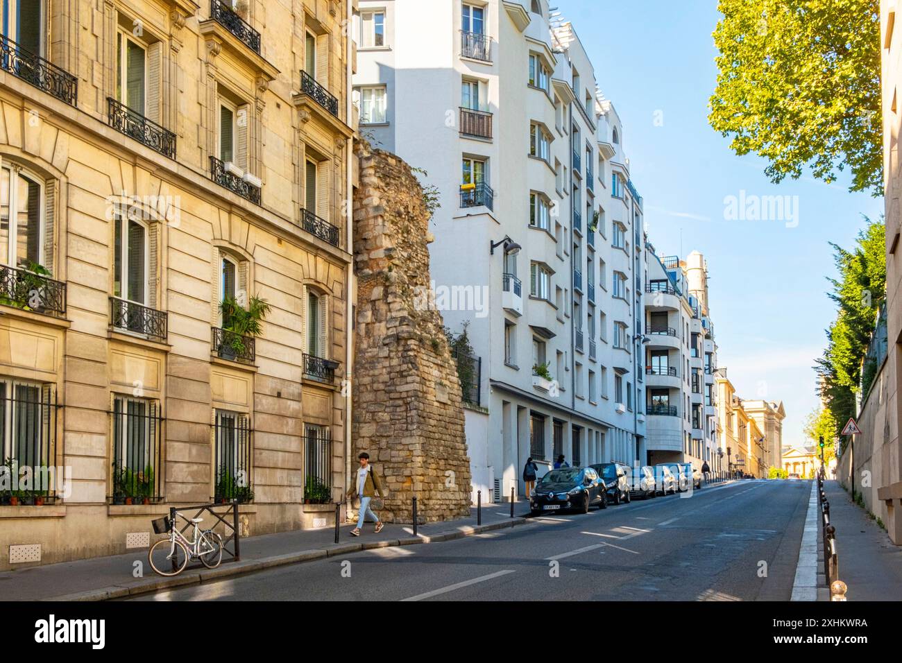 Francia, Parigi, resti del muro di recinzione di Philippe Auguste, via Clovis Foto Stock