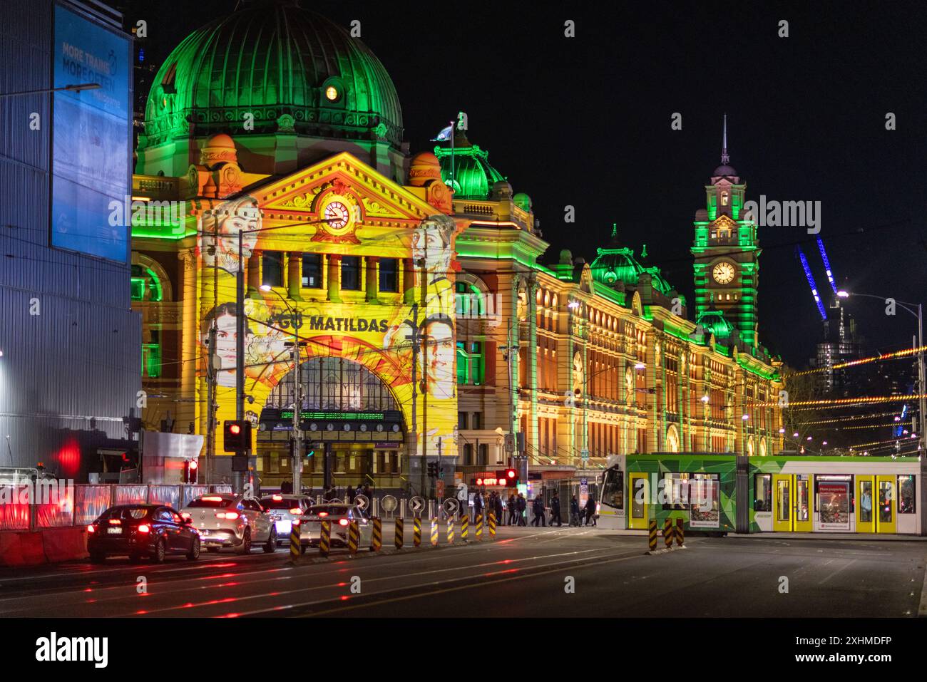 Flinders Street Station con la squadra di calcio Matildas per la Coppa del mondo FIFA Foto Stock