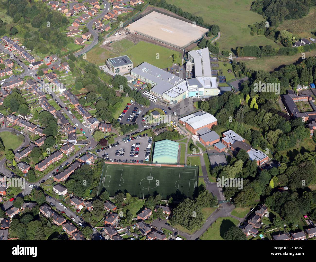 Vista aerea del Higher Blackley Education Village, un gruppo di scuole secondarie e altre strutture sportive, Blackley, Manchester Foto Stock