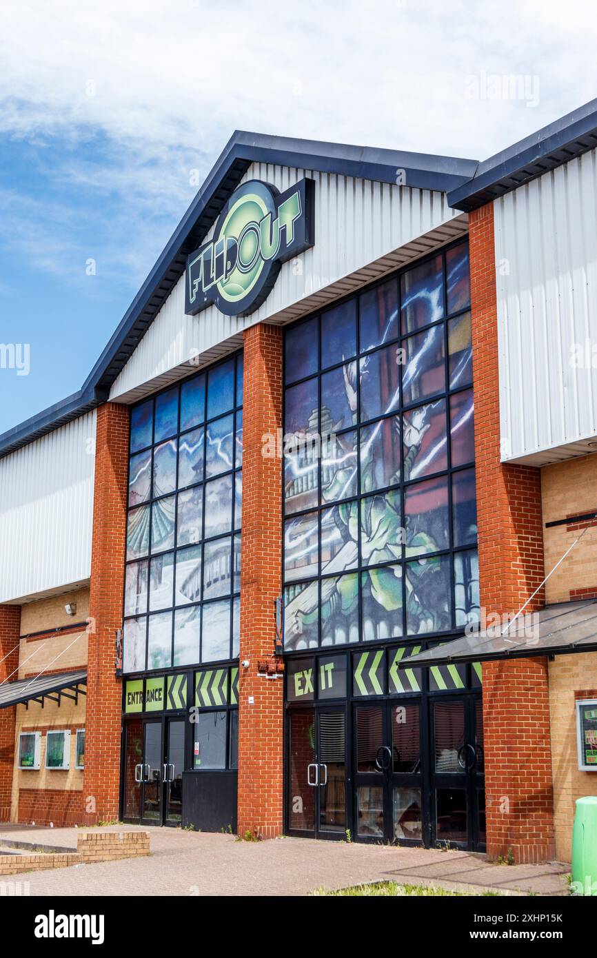 Flip Out, un trampolino al coperto e parco avventura presso lo Staples Corner Retail Park, North London, Regno Unito Foto Stock