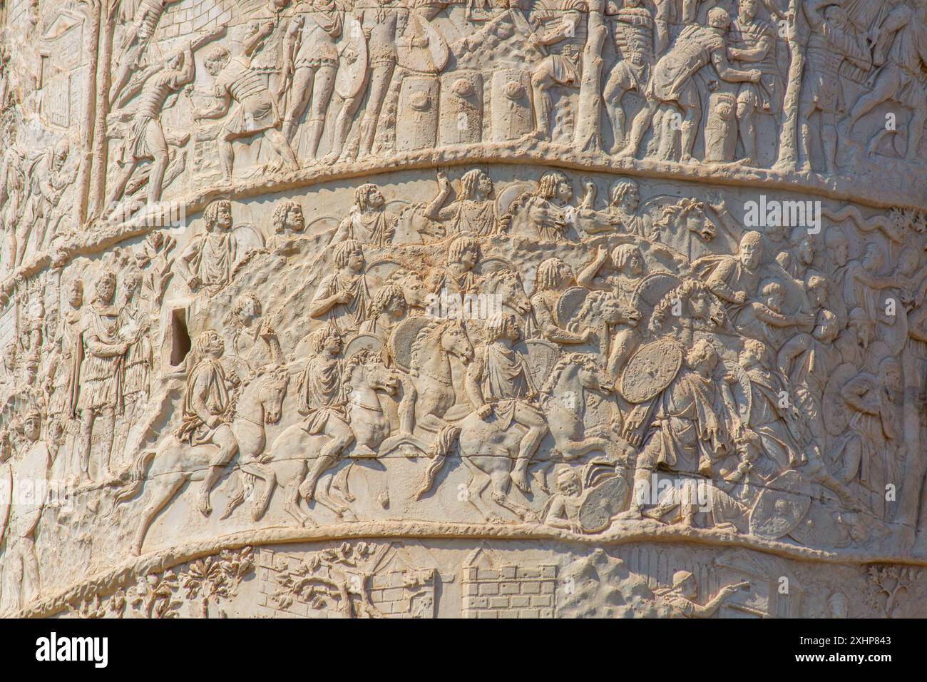 Primo piano della colonna di Traiano. Roma, Italia. Foto Stock