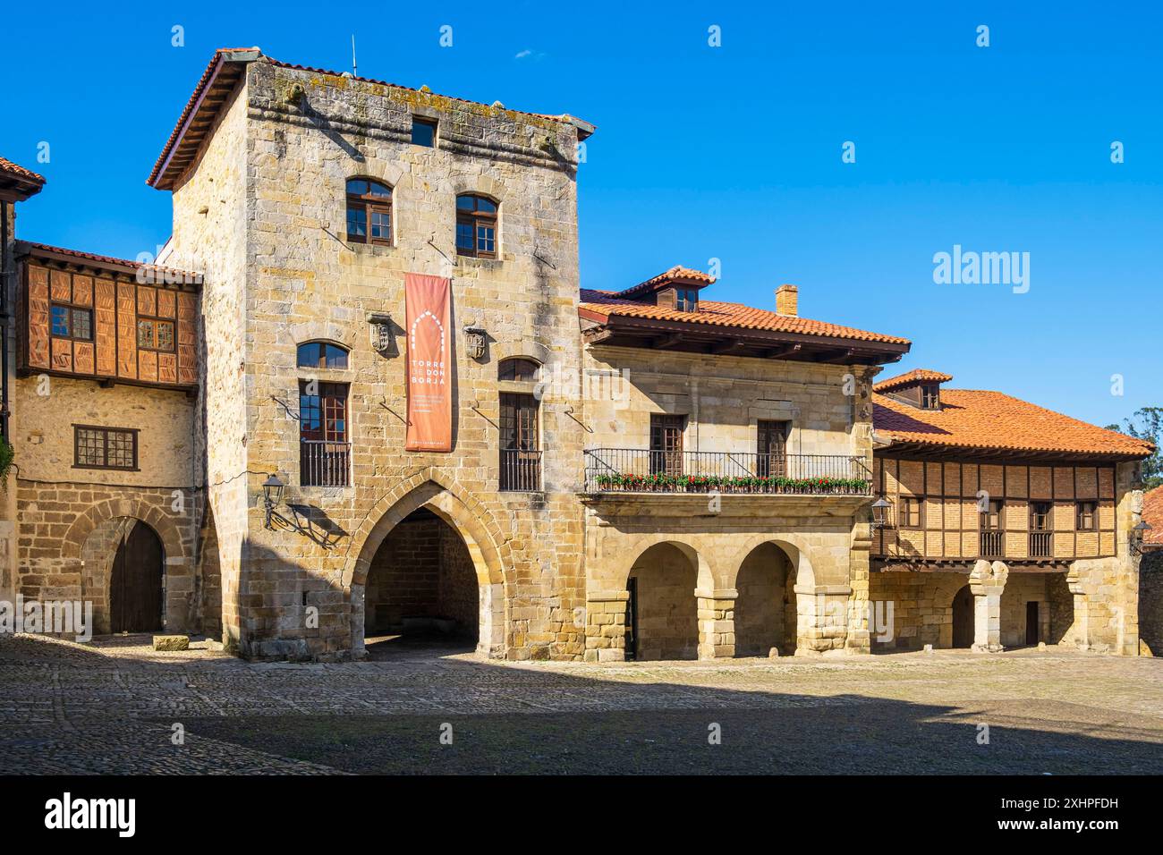 Spagna, provincia di Cantabria, Santillana del Mar, tappa del Camino del Norte, itinerario di pellegrinaggio spagnolo a Santiago de Compostela, Torre Don Borja o Foto Stock