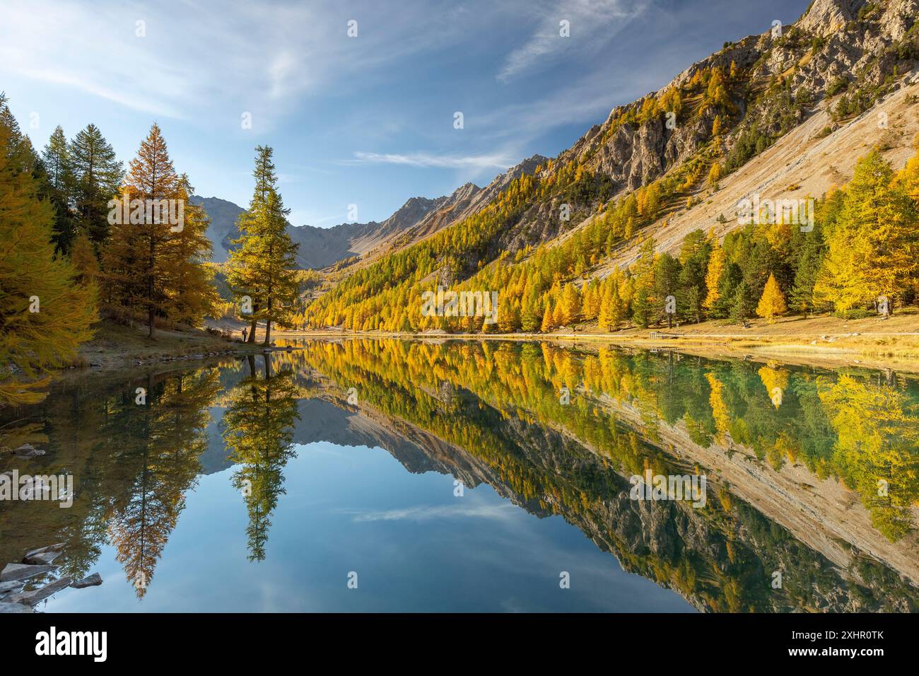 Francia, Hautes-Alpes, Briançonnais in autunno, Orceyrette lago Foto Stock