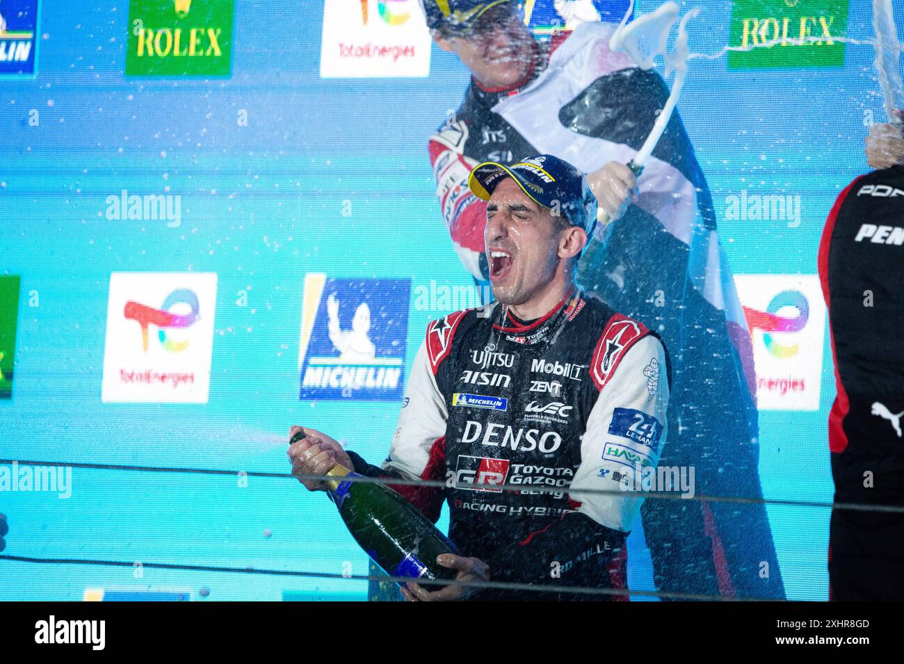 São PAULO, SP - 14.07.2024: FIA WEC 6 HORAS DE São PAULO - Sébastien Buemi sul podio del Rolex 6 ore di São Paolo. (Foto: Renato Assis/Fotoarena) Foto Stock