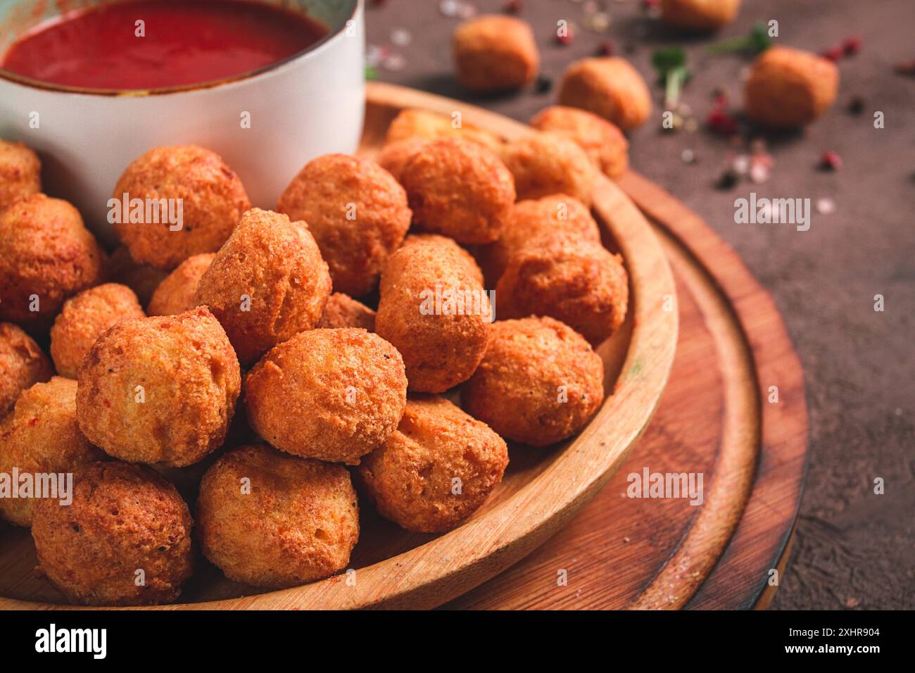Haehnchen-Popcorn, frittiert, Nuggets, Nahaufnahme, rustikal, Keine Menschen Foto Stock