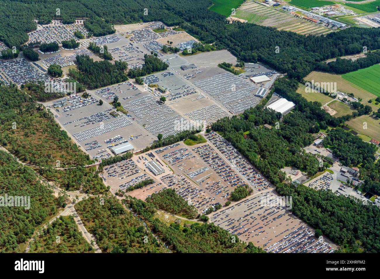 Auto, auto, stoccaggio, logistica, logistica di magazzino, magazzino all'aperto, area operativa, Rehden, BTR-Logistik GmbH, foto aerea, bassa Sassonia, Germania Foto Stock
