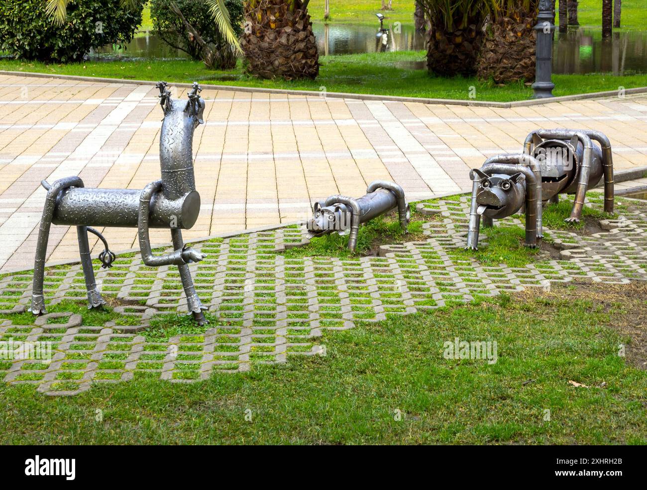 Sochi, Russia - 23 febbraio 2023: Composizione scultorea sotto forma di un gruppo di cani, Arts Square, Sochi Foto Stock