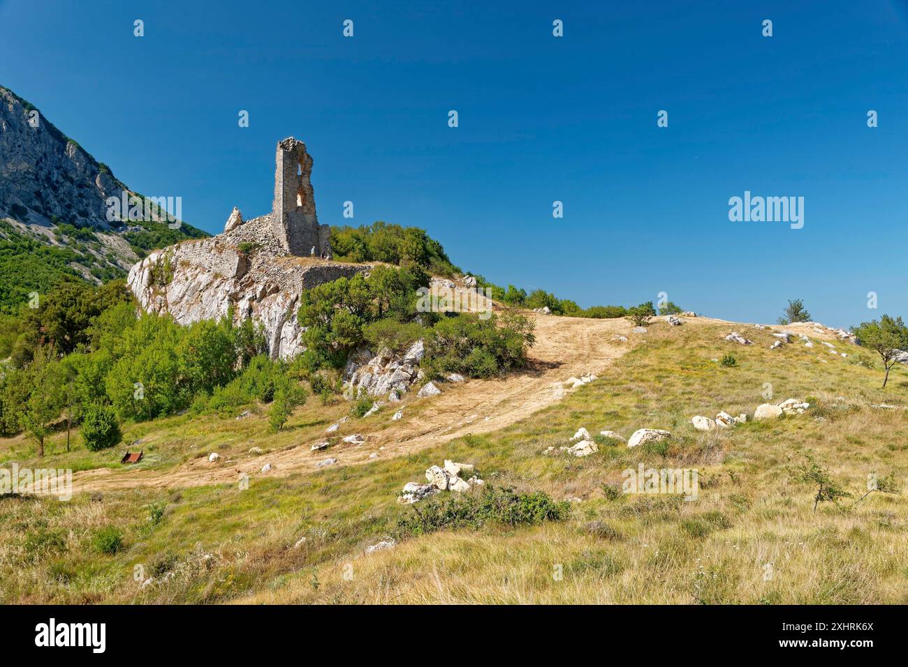 Rovine del castello di Torre forca di penne vicino a Capestrano in Abruzzo. Appennini, Italia, Europa meridionale Foto Stock