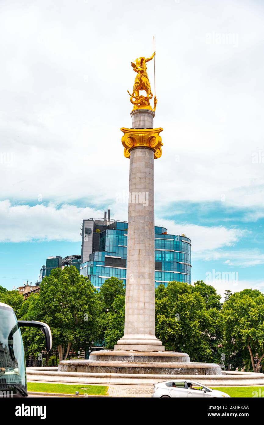 Tbilisi, Georgia - 21 GIUGNO 2024: Liberty Square si trova nel centro di Tbilisi, Georgia, all'estremità orientale di Rustaveli Avenue. Foto Stock