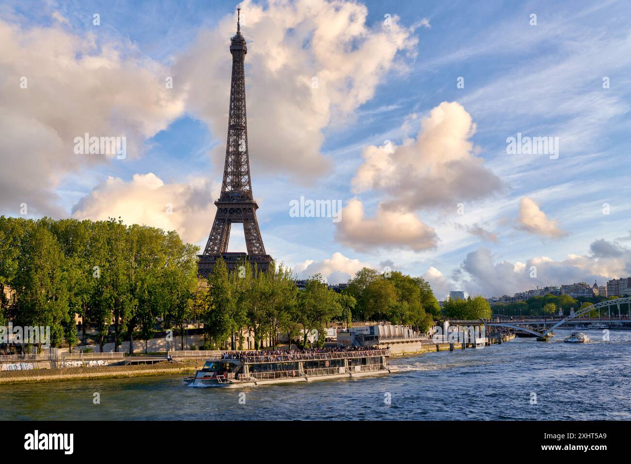 Passerelle Debilly, barca turistica, fiume Sena, Parigi, Francia Foto Stock