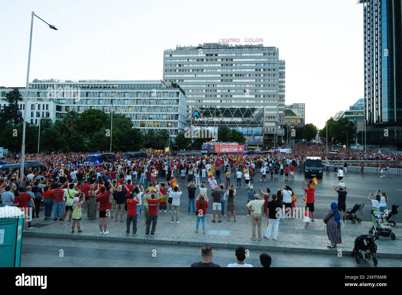 Madrid, Spagna. 15 luglio 2024. I giocatori della squadra di calcio spagnola durante la celebrazione con centinaia di tifosi per celebrare UEFA EURO 2024 nella Plaza de Colon di Madrid, il 15 luglio 2024, Spagna Credit: SIPA USA/Alamy Live News Foto Stock