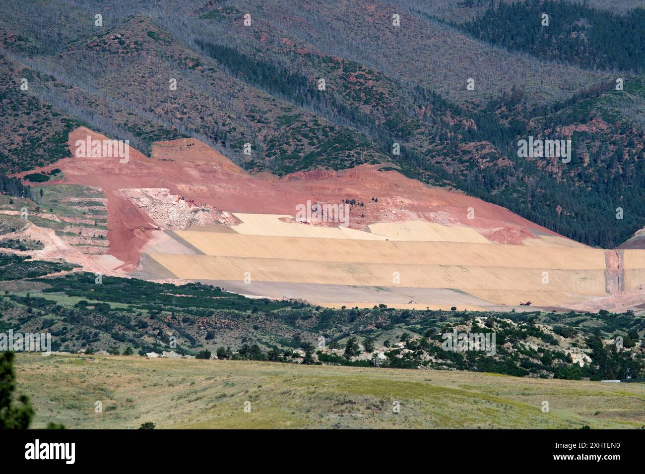 Restauro e bonifica di ex cava di ghiaia ai piedi di Colorado Springs, Colorado. Foto Stock