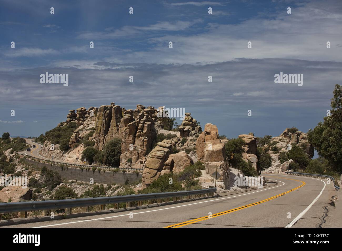 La Catalina Highway fino al Monte Lemmon è un'attrazione turistica panoramica dell'isola del cielo con diversi paesaggi di altitudine, caratteristiche geologiche e deserto fino al pino bota Foto Stock