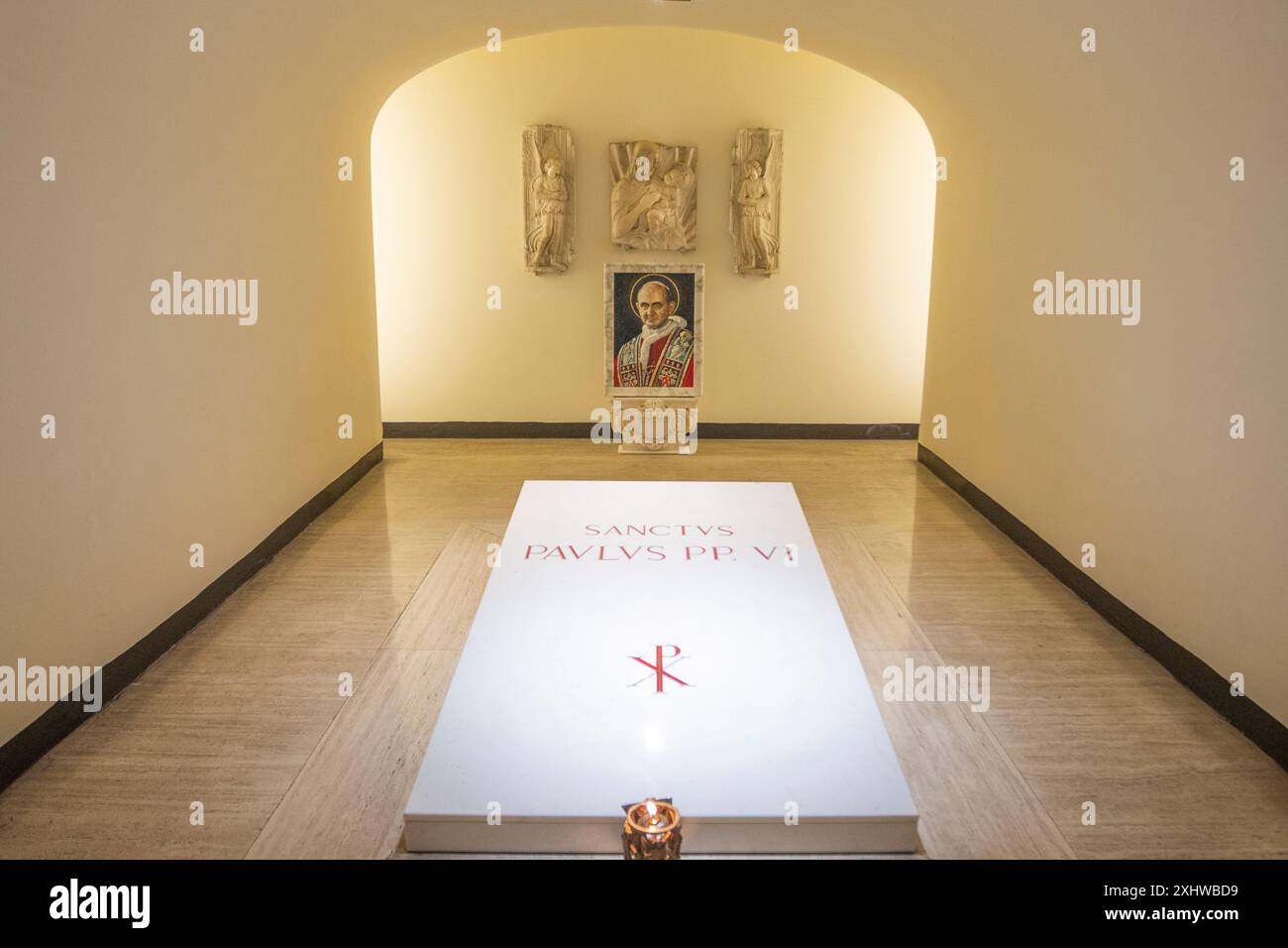 Grotte del Vaticano. Tomba di Paulus vi. basilica di San Pietro. Italia Foto Stock