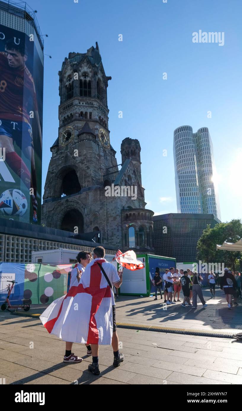 Tifosi inglesi a Berlino durante il campionato di calcio Euro 2024 Foto Stock