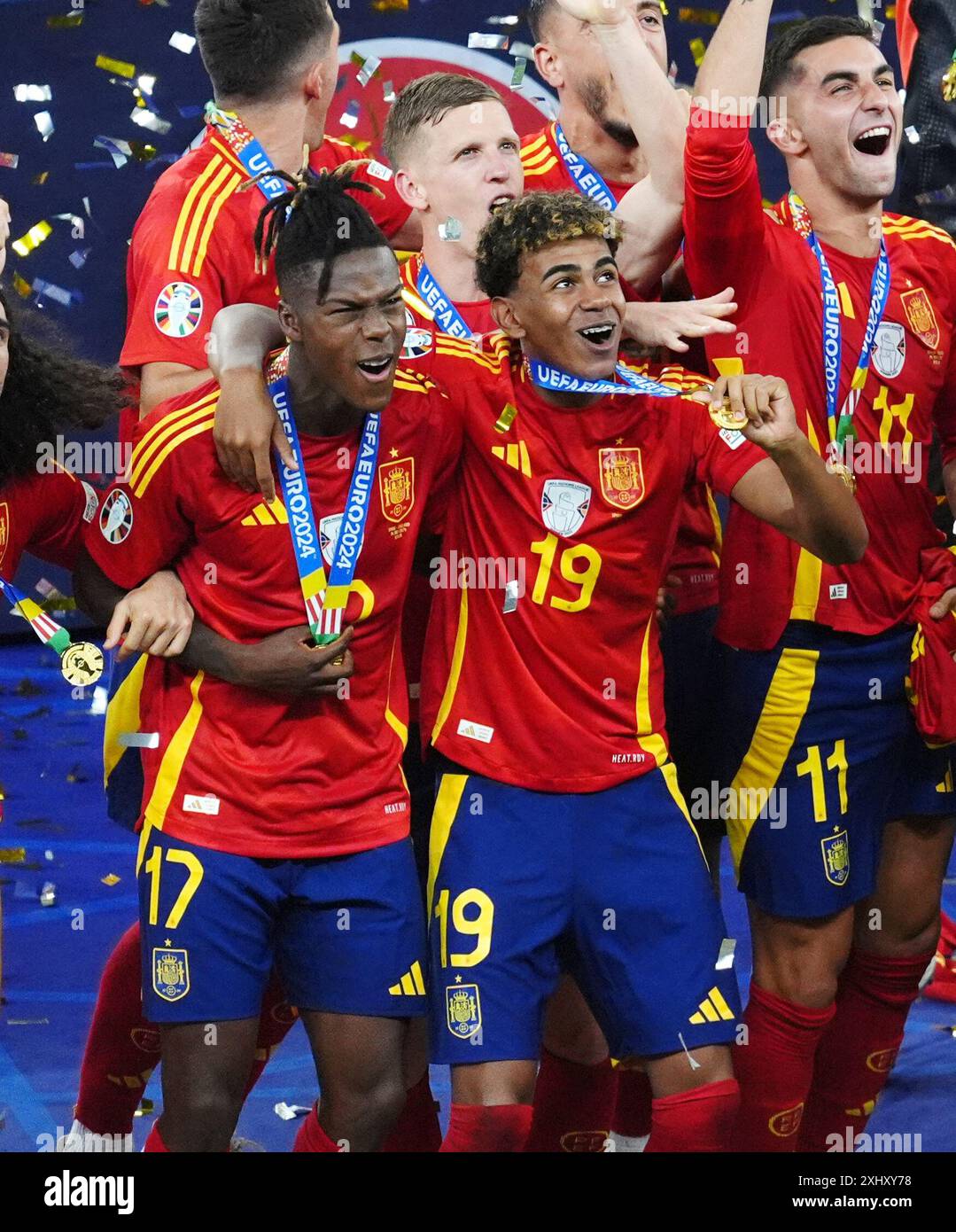 nico-williams-a-sinistra-e-lamine-yamal-festeggiano-dopo-aver-vinto