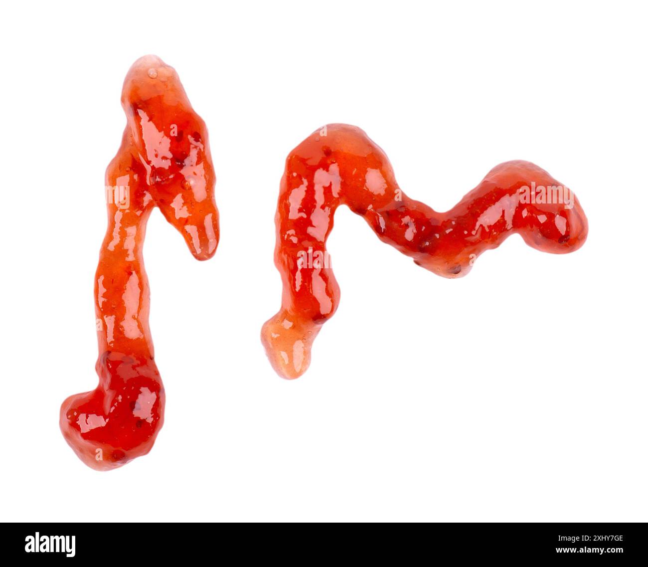 Gocciolatoio di marmellata di fragole, isolato su sfondo bianco. Marmellata di fragole, salsa, gocce di condimento. Vista dall'alto Foto Stock