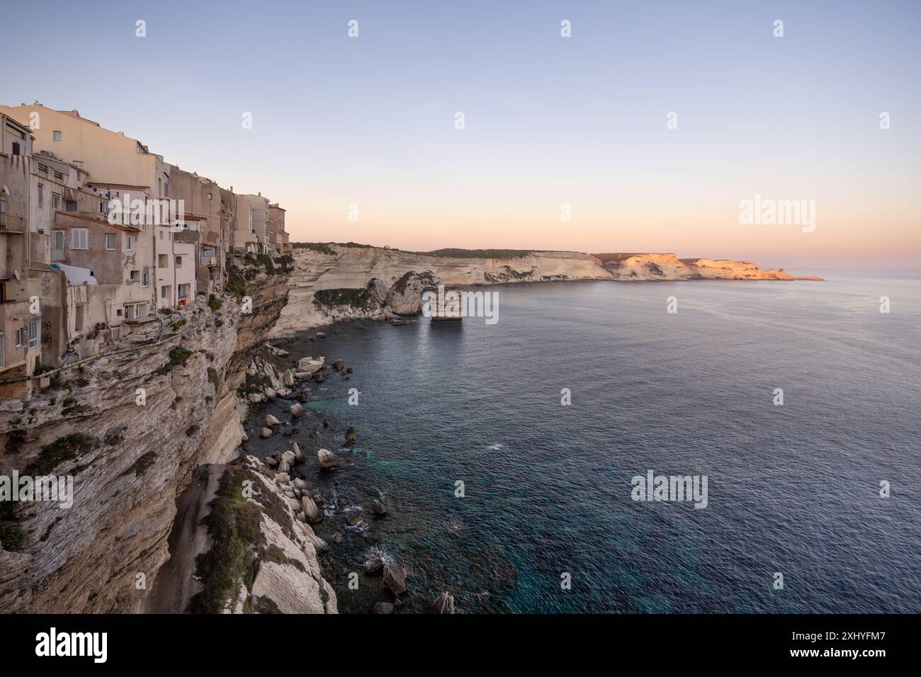 Villaggio storico sulla scogliera di Bonifacio Corsica Francia Foto Stock