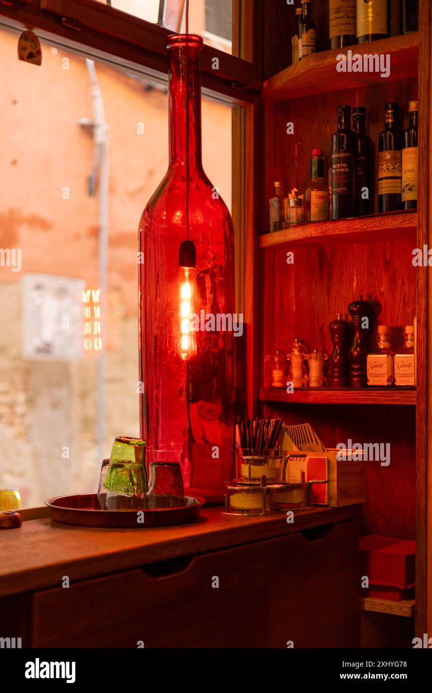 Amarone, tradizionale enoteca Venezia, Italia Foto Stock