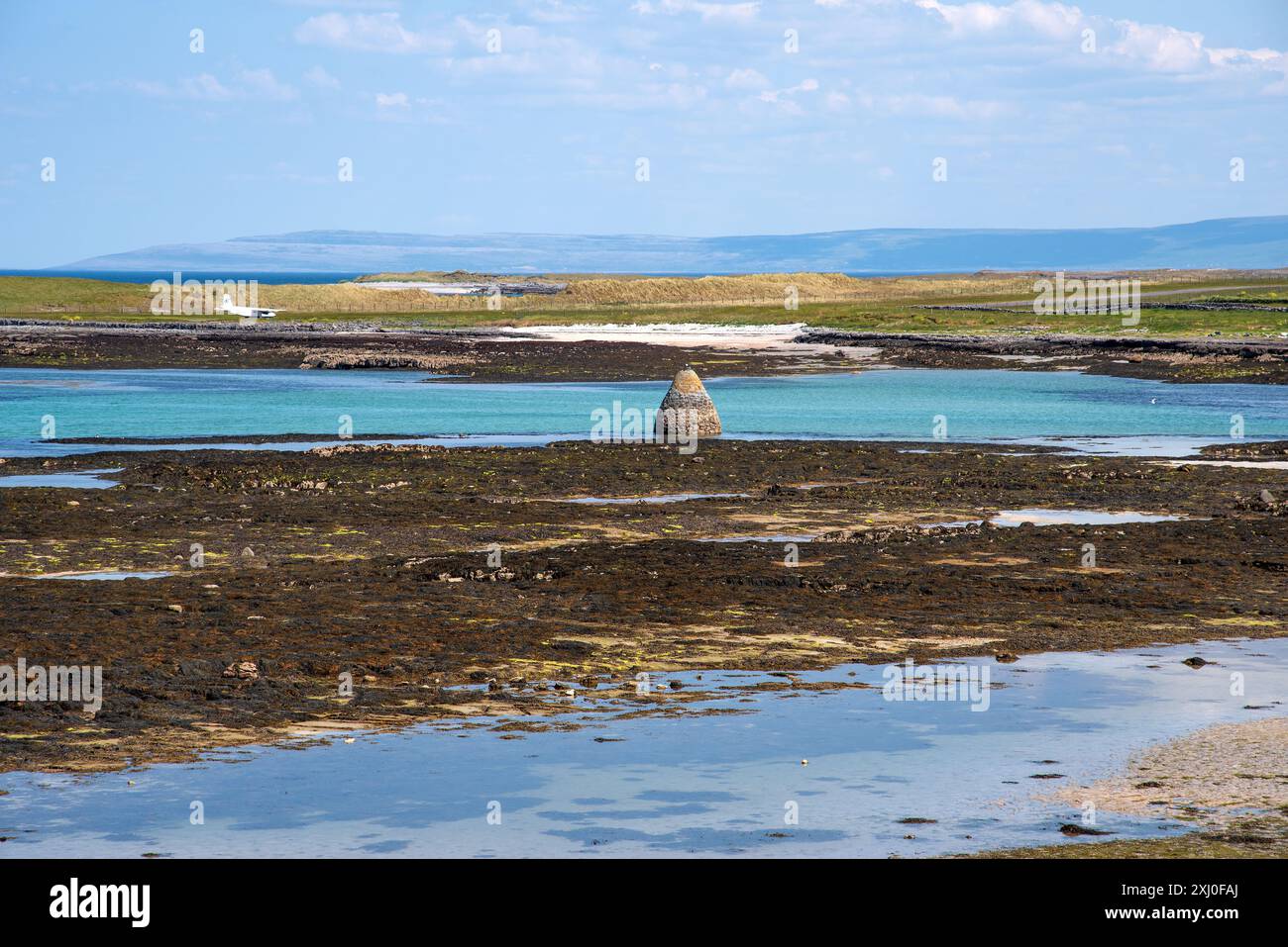 Inishmore, Irlanda - 4 giugno 2023, Old Harbour on Inishmore, Aran Island, Co, Galway, Irlanda, Foto Stock