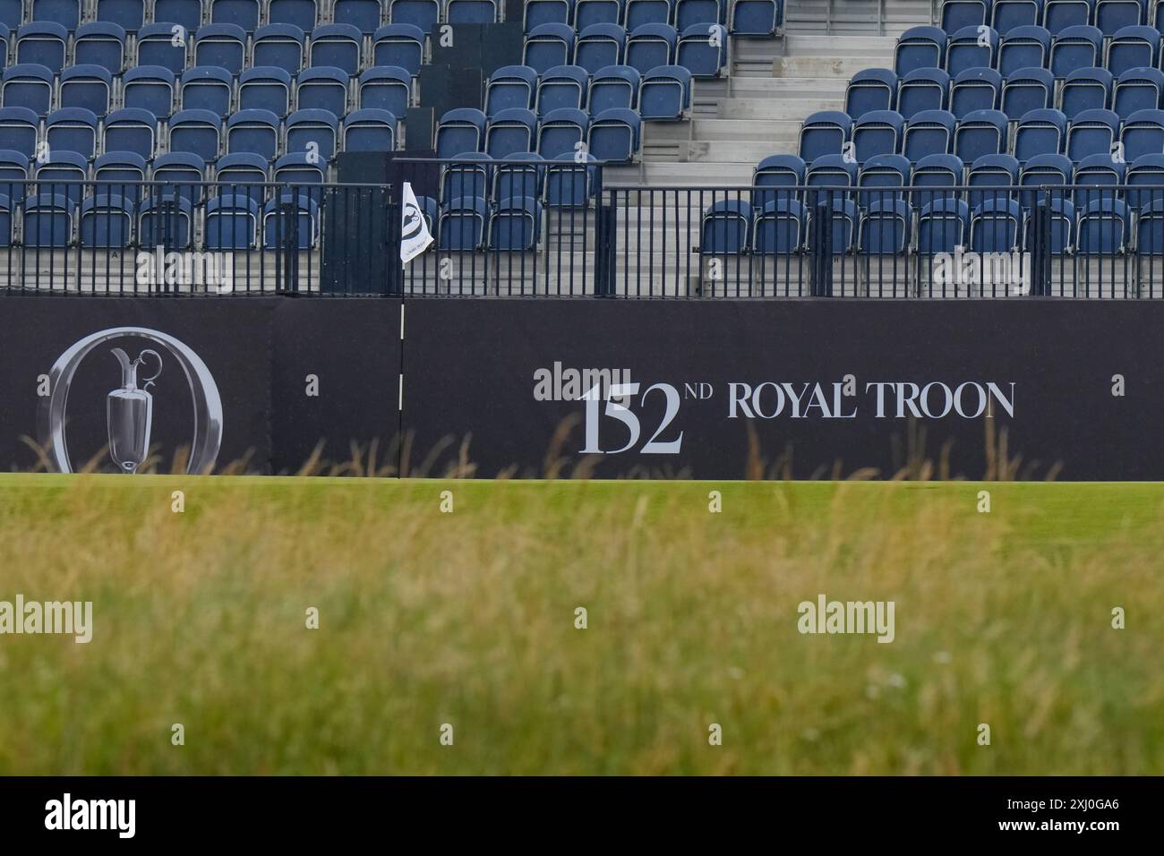 Troon, Scozia, Regno Unito. 16 luglio 2024; Royal Troon Golf Club, Troon, South Ayrshire, Scozia; The Open Championship Practice Day 2; vista generale dei Royal Troon Logos sugli spettatori gradinate credito: Action Plus Sports Images/Alamy Live News Foto Stock