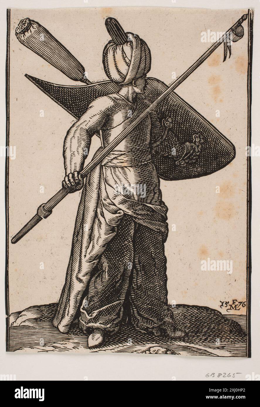 Un soldato in piedi di Melchior Lorck (1526-1583) rivolto a destra, indossando un turbante, tenendo una lancia rialzata con un pennant nella mano destra, e uno scudo con un cespuglio di piume avvolto in tessuto sul braccio sinistro. Foto Stock