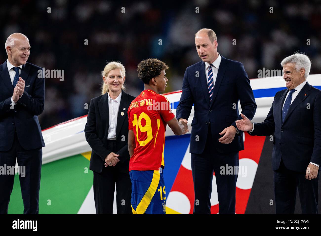 BERLINO, GERMANIA - 14 LUGLIO: Lamine Yamal, principe Guglielmo, principe di Galles durante la finale di UEFA EURO 2024 tra Spagna e Inghilterra all'Olympiast Foto Stock