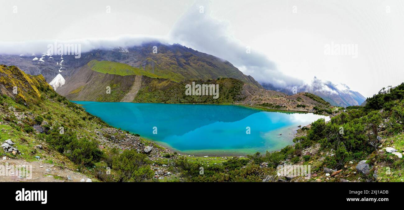 vista panoramica del lago umantara, il lago glaciale. Foto Stock