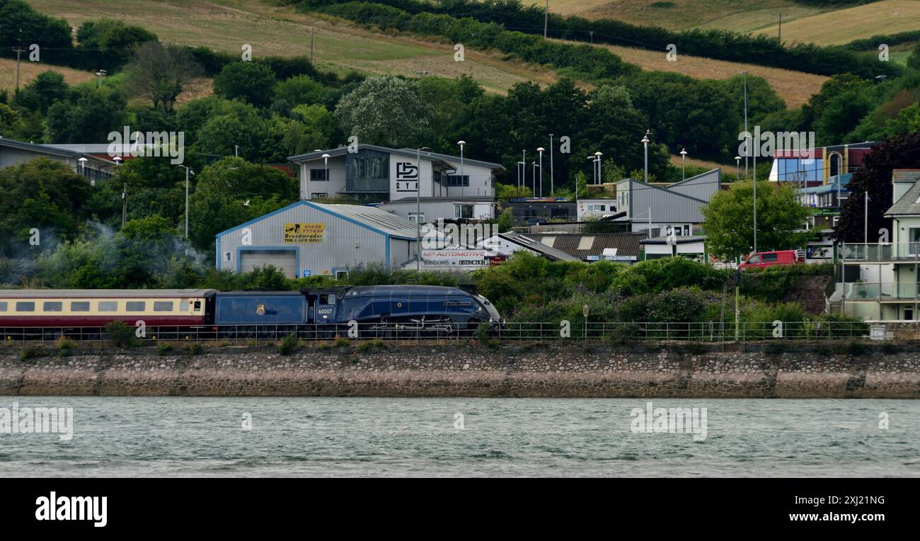 LNER Classe A4 Pacific No 60007 Sir Nigel Gresley a fianco dell'estuario Teign a Teignmouth con la tratta di ritorno dell'English Riviera Express. Foto Stock