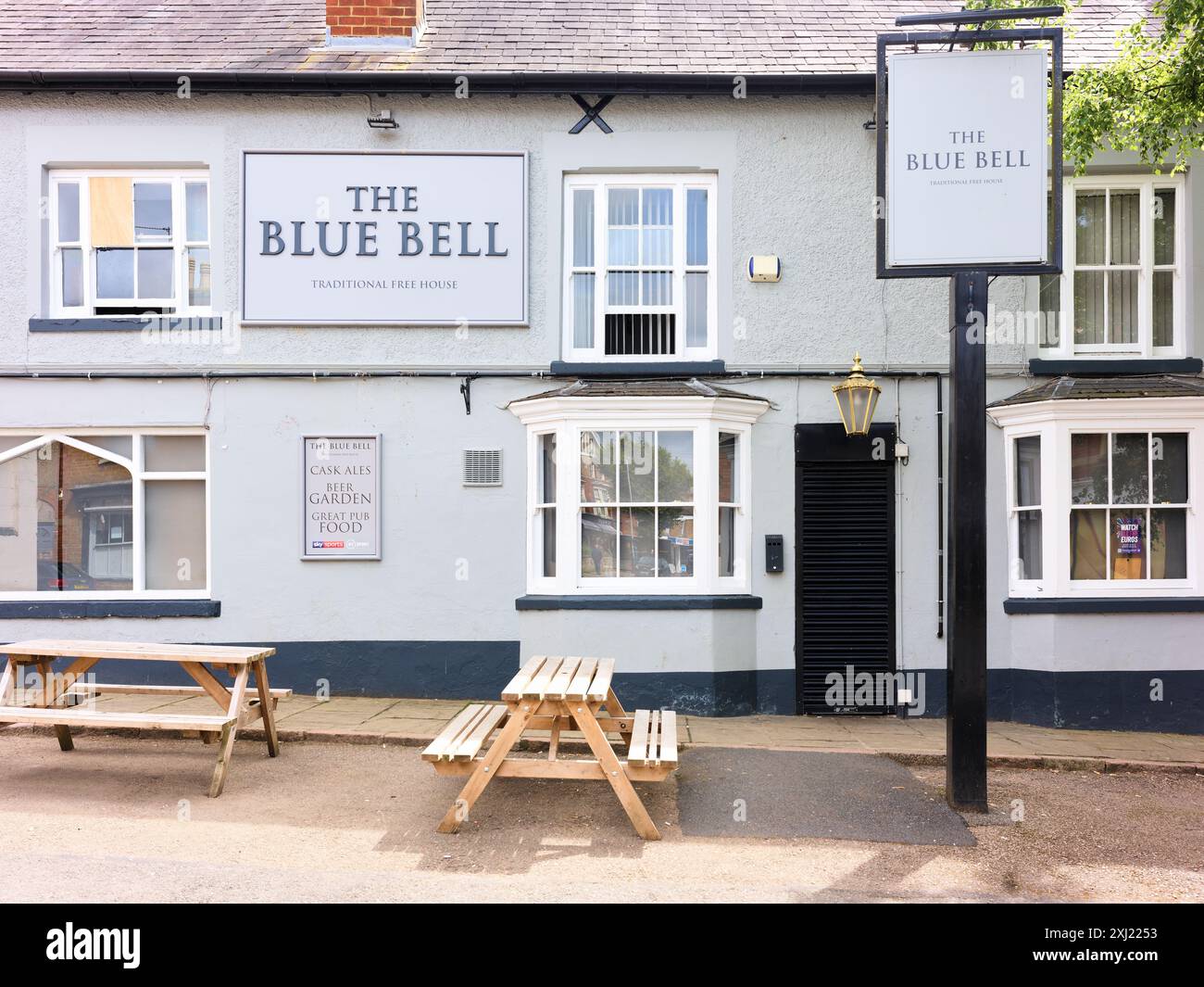 Il Blue Bell Public House, una tradizionale casa libera, Rothwell, Inghilterra. Foto Stock