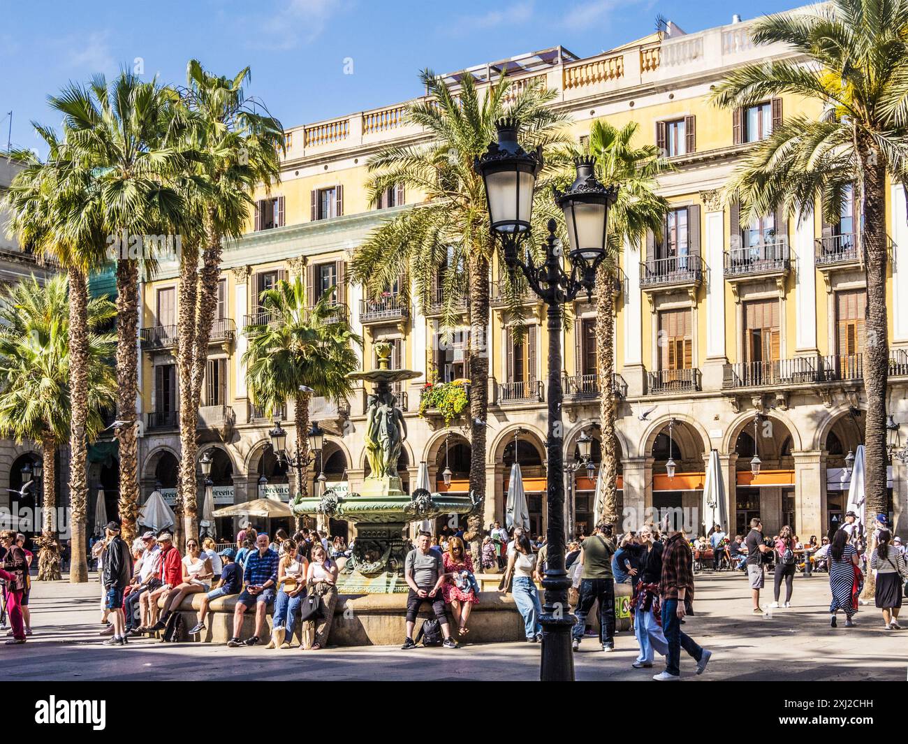Plaza Reial nel Barri Gotic di Barcellona, Catalogna, Spagna. Foto Stock