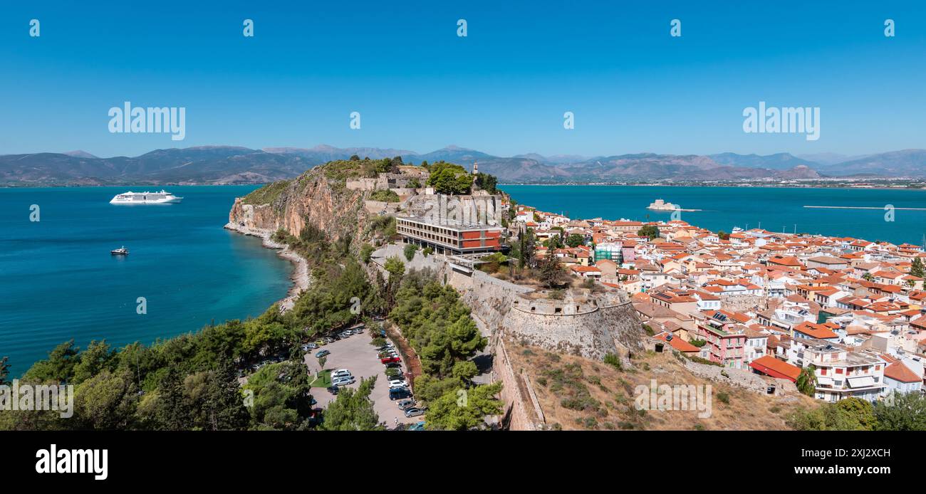 Vista panoramica di Nauplio o Nauplio, città costiera del Peloponneso, Grecia. Foto Stock