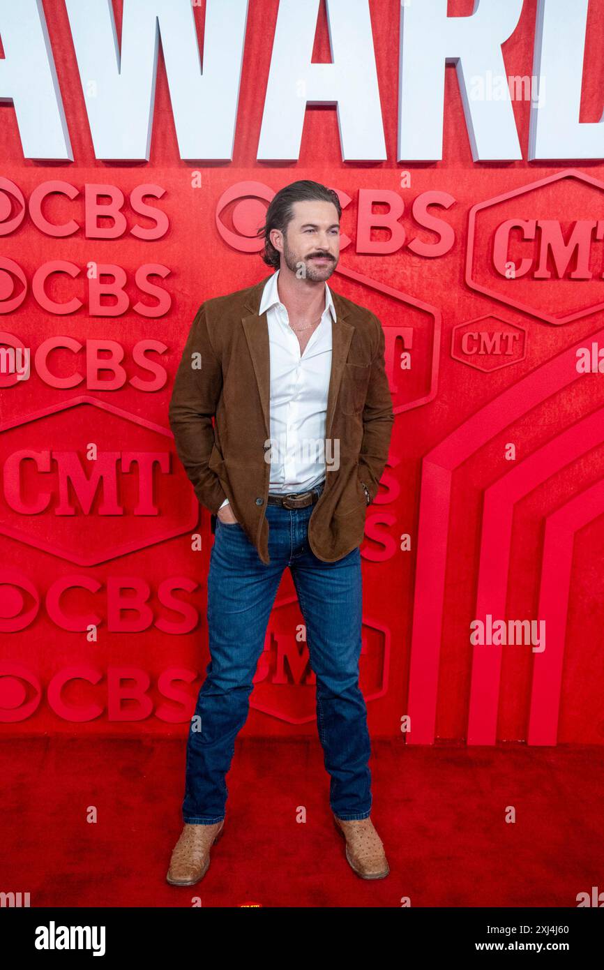 La cantante country RILEY GREEN cammina sul tappeto rosso e posa per le fotografie prima dello spettacolo dei CMT Music Awards all'Austin's Moody Center il 6 aprile 2024. Foto Stock