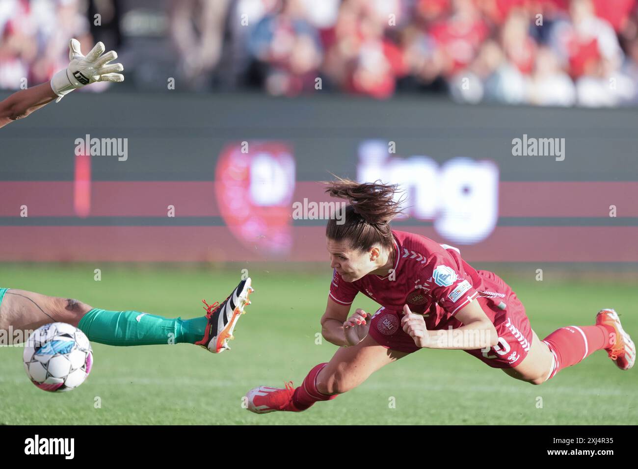 Vejle, Danimarca. 16 luglio 2024. Signe Bruun (Danimarca 20) segna 1 - 0 durante le qualificazioni al Campionato europeo tra Danimarca e Repubblica Ceca allo Stadio Vejle di martedì 16 luglio 2024. (Foto: Claus Fisker/Ritzau Scanpix) credito: Ritzau/Alamy Live News Foto Stock