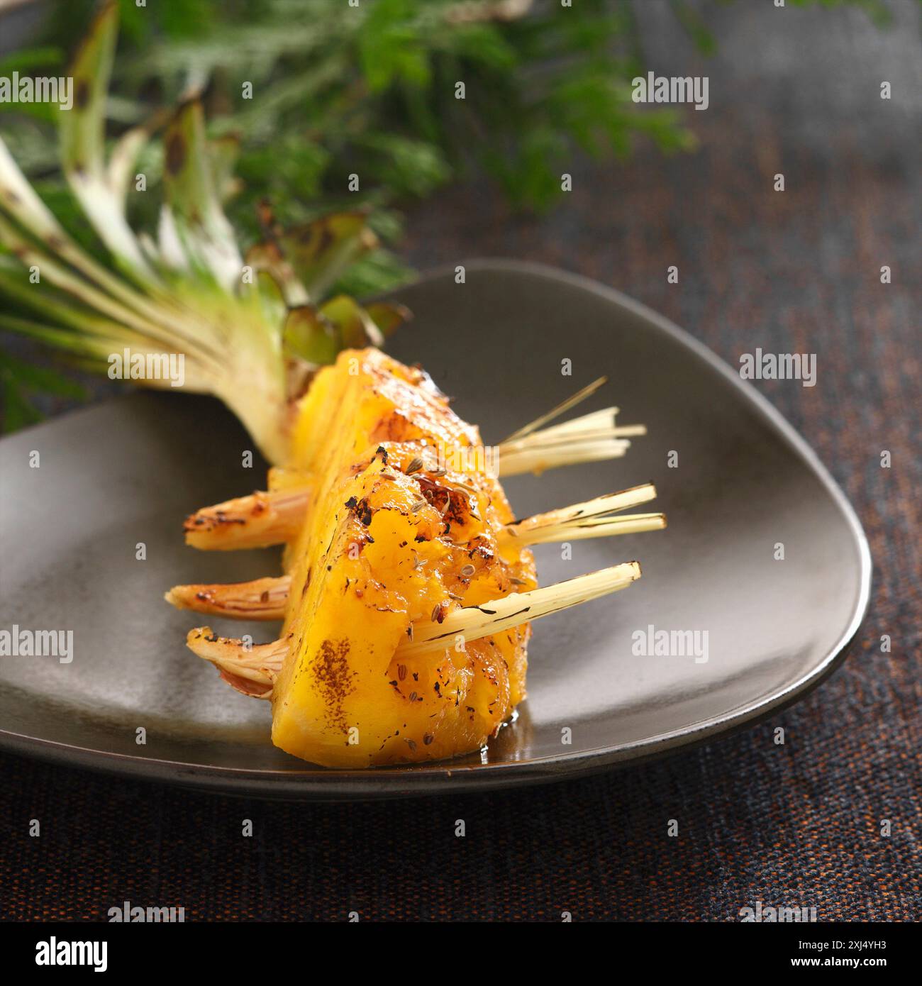 Ananas alla griglia con citronella Foto Stock Ananas alla griglia con citronella Foto Stock