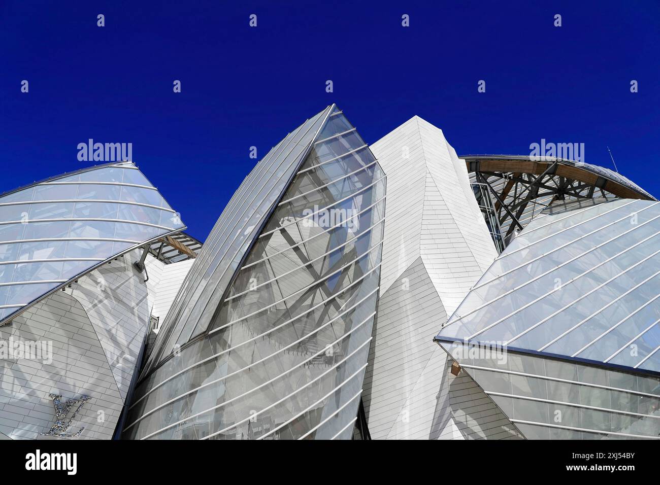 Fondazione Louis Vuitton, museo privato di arte moderna, architetto Frank Gehry, Bois de Bologne, Parigi, Ile de France, Francia, Europa, un'innovazione Foto Stock
