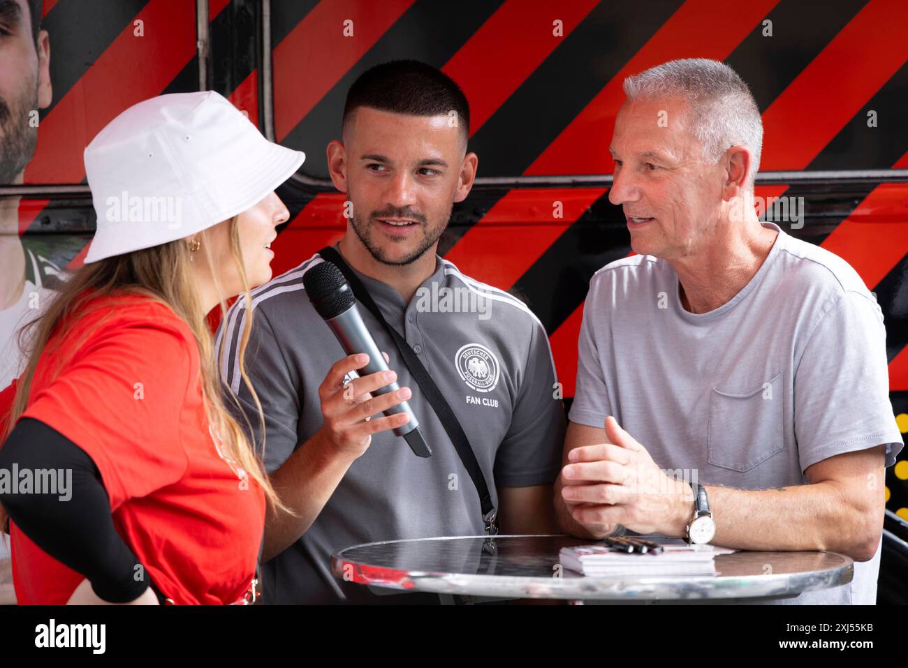 L'ex giocatore di Bundesliga e internazionale tedesco Ralf Falkenmayer è stato intervistato su EURO 2024 nella fan zone di Francoforte. Falkenmayer ha giocato un totale Foto Stock