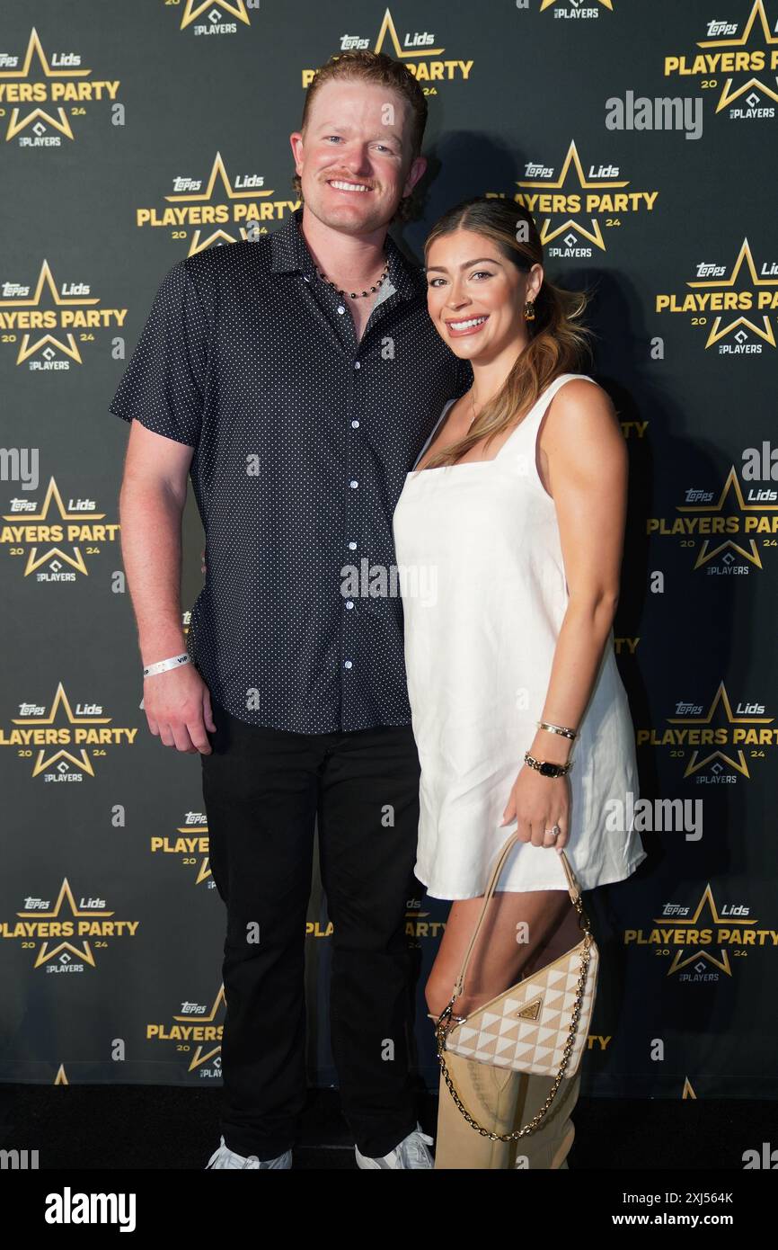 Arlington, Texas, Stati Uniti. 15 luglio 2024. Il giocatore dei San Francisco Giants Logan Webb e la moglie Sharidan Morales assistono al Red carpet per il 2024 Players Party ospitato dalla Major Leagues Baseball Players Association (MLBPA), Lids e Topps all'AT&T Stadium. Lunedì 15 luglio 2024 ad Arlington, Texas. L'evento fa parte della settimana MLB All Star. (Credit Image: © Javier Vicencio/eyepix via ZUMA Press Wire) SOLO PER USO EDITORIALE! Non per USO commerciale! Foto Stock