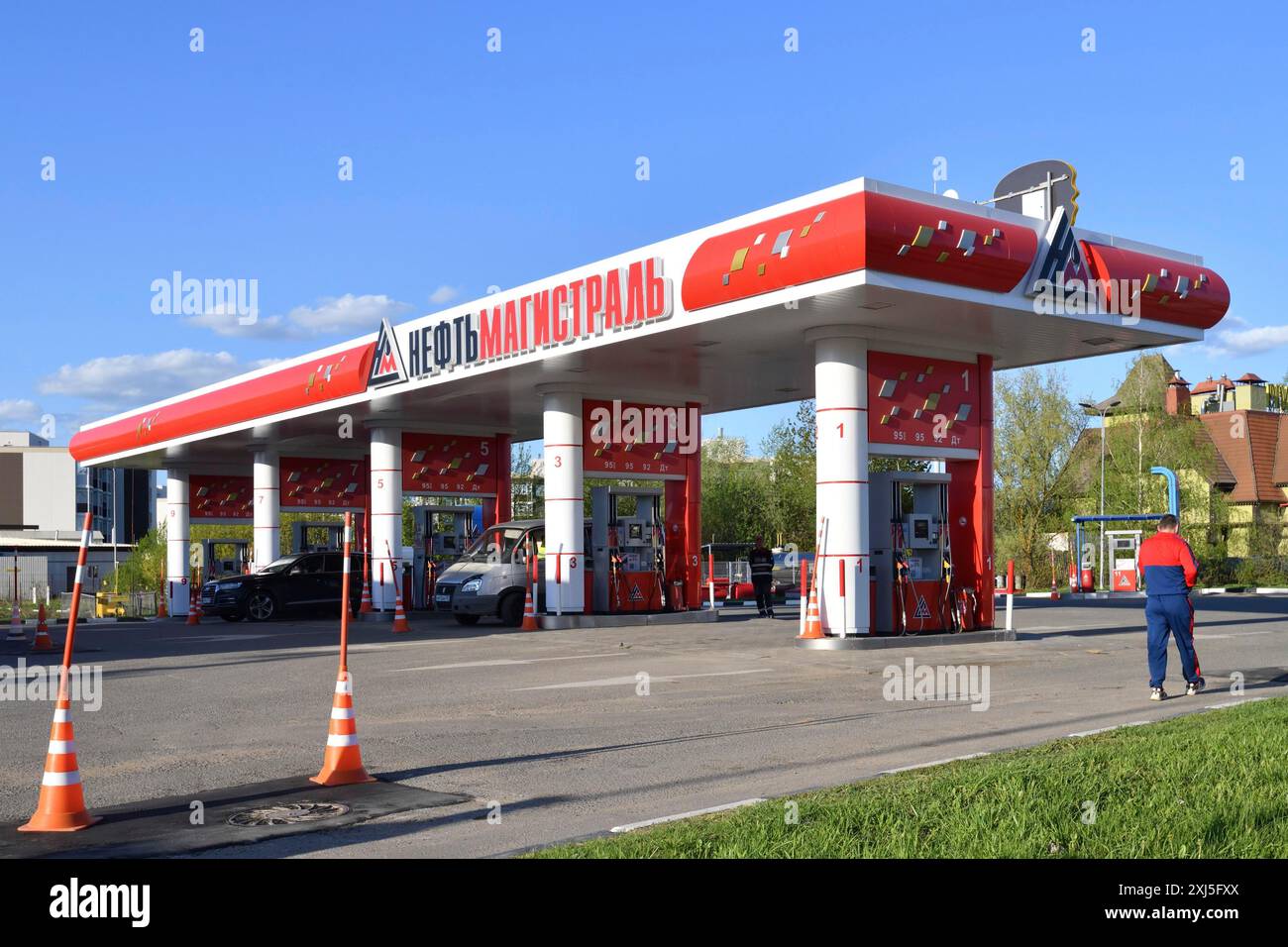 Mosca, Russia, 1 maggio. 2024. Neftmagistral, distributore di benzina e gasolio Foto Stock