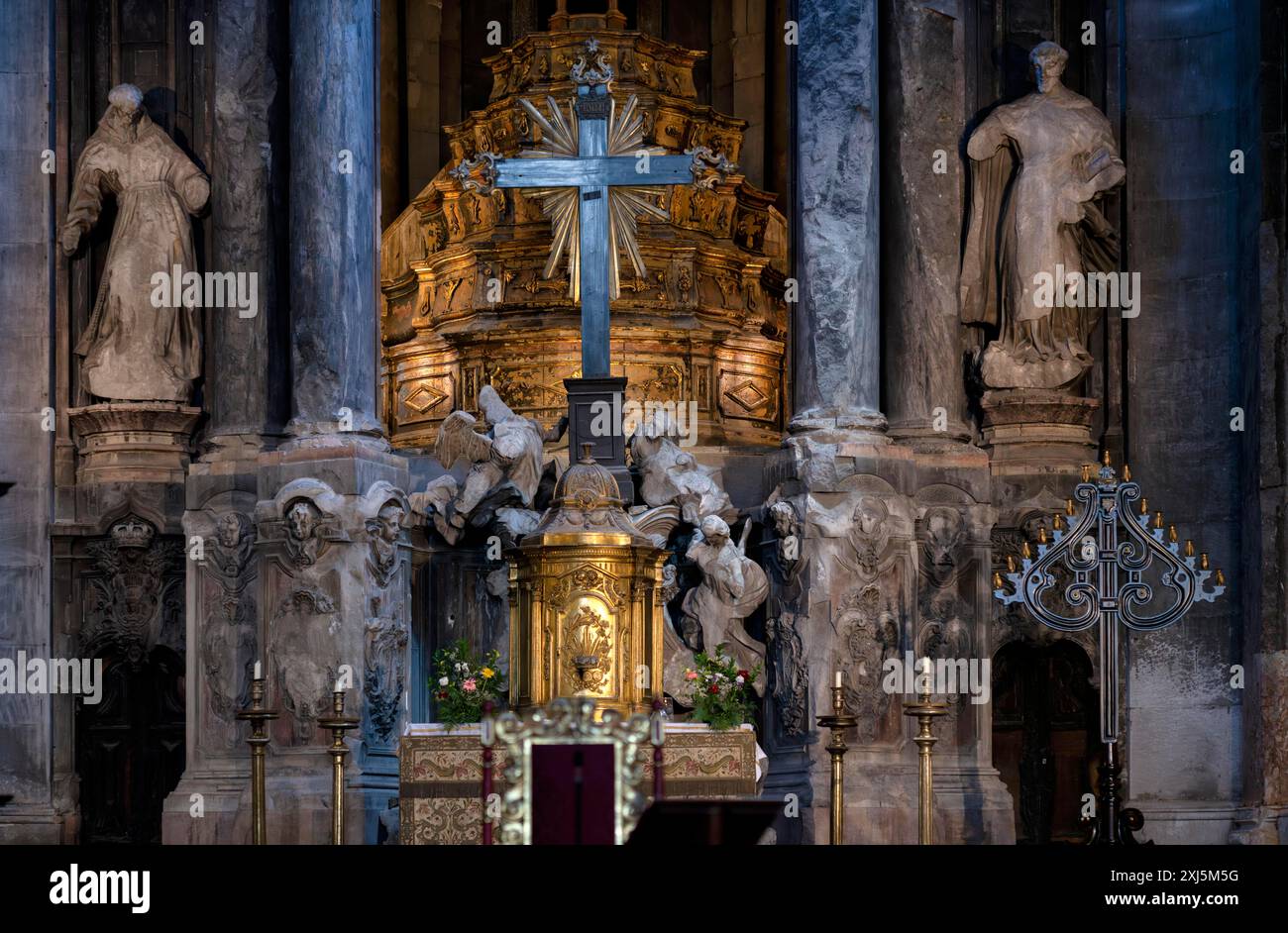 Vista interna, altare, chiesa Igreja de Sao Domingos, Lisbona, Portogallo Foto Stock