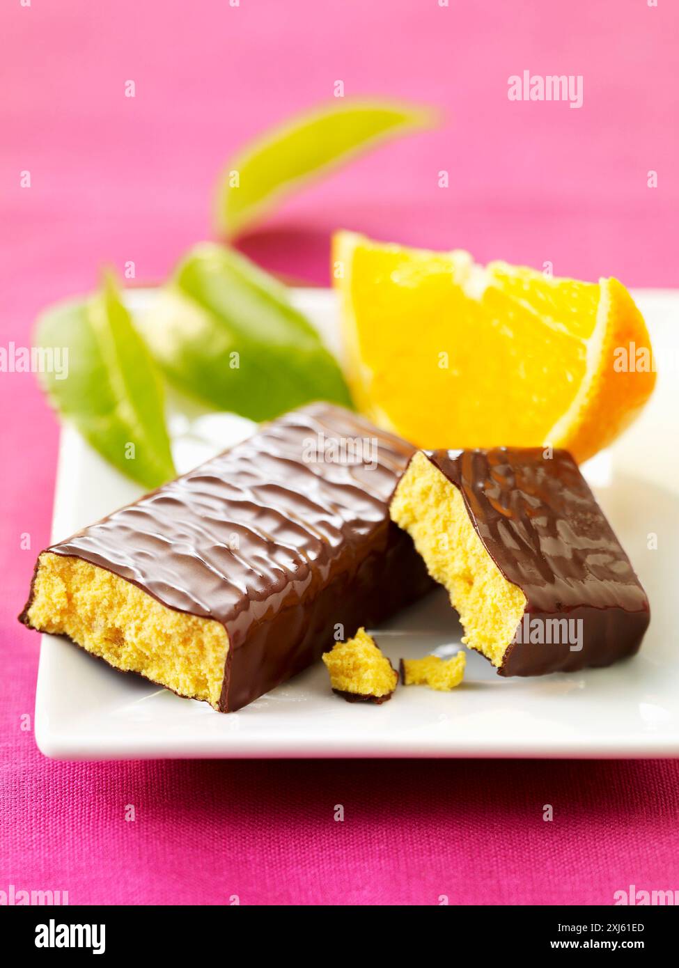 Barretta di cioccolato al gusto di arancia Foto Stock
