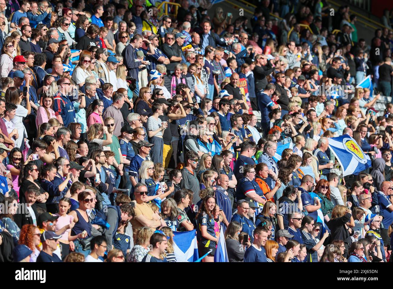 Glasgow, Regno Unito. 16 luglio 2024. La Scozia ha giocato con la Serbia al Firhill Stadium di Glasgow, Scozia, Regno Unito nelle qualificazioni al Campionato europeo femminile 2025. Il punteggio è stato la Scozia 1-0, la Serbia e il gol vincente è stato segnato da Kirsty Hanson (Scozia 10) in 42 minuti. Hanson fu anche premiato come "giocatore della partita". Crediti: Findlay/Alamy Live News Foto Stock